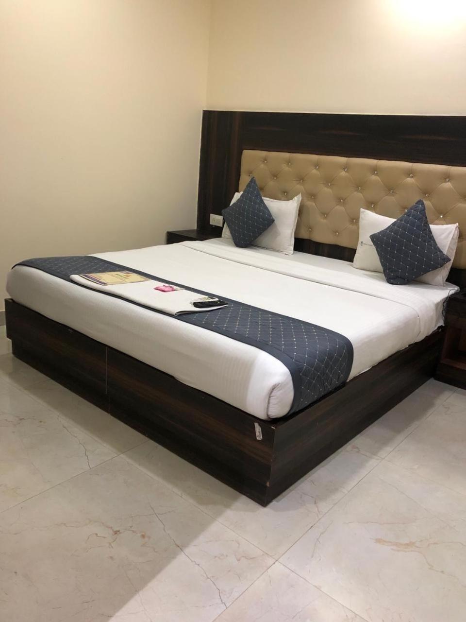 Hotel Ivy Plaza Near Igi Airport New Delhi Eksteriør billede
