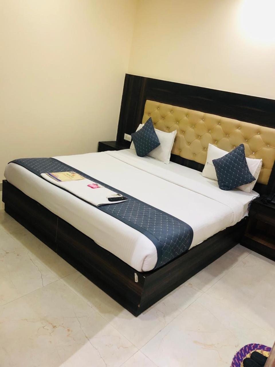 Hotel Ivy Plaza Near Igi Airport New Delhi Eksteriør billede